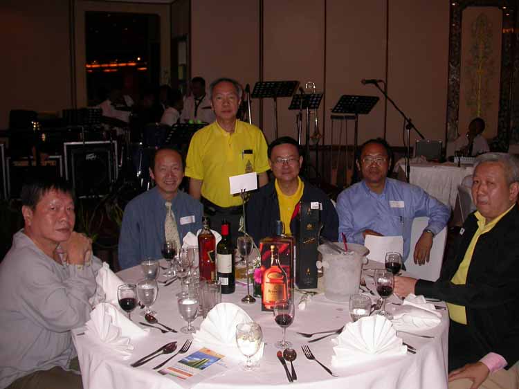 alumni06_11.jpeg 57.4K